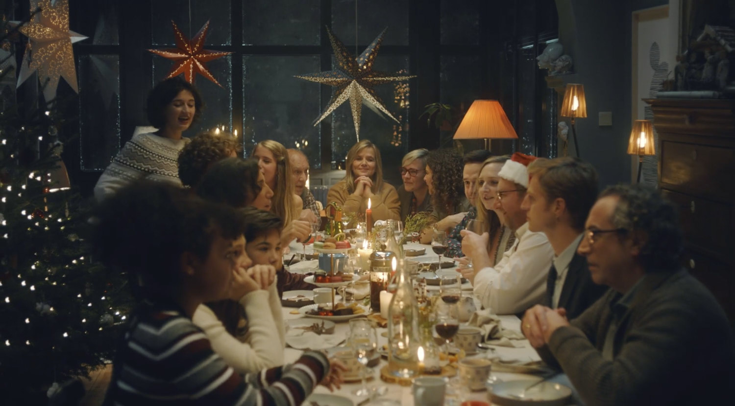 family sitting at the table for christmas dinner in a commercial for delhaize
